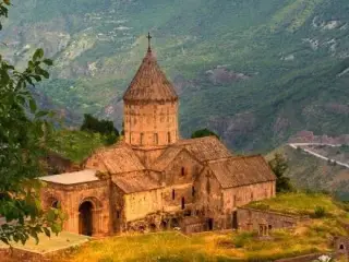 تور ارمنستان ( ایروان ) زمینی با اتوبوس اقامت در هتل CITY CENTRE 3 ستاره