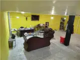 فروشنده ی خانم