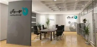 مسئول دفتر (خانم)