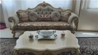 یکدست مبل کلاسیک همراه با جلو مبل چوبی