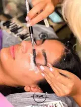 آموزش و خدمات تخصصی کاشت و اکستنشن مژه آرزو محزون در جزیره کیش
