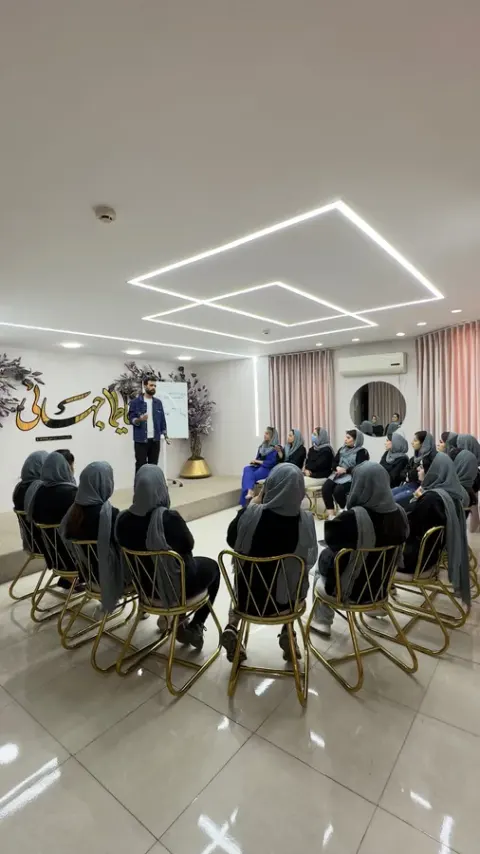 مشاور کسب و کار مهدیار دلاور