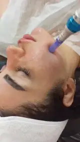 سالن تخصصی فیشال و پاکسازی پوست دریا