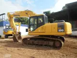 اجاره بیل مکانیکی کوماتسو زنجیری نیازمند در رشت