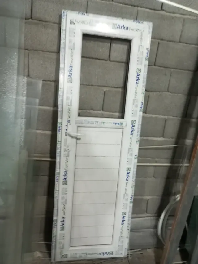 خدمات درب و پنجره نووین صنعت