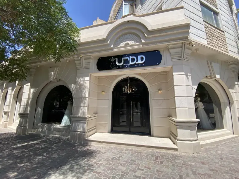 مزون لباس عروس و کت شلوار داماد مرداس