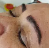 خدمات میکروبلیدینگ ابرو و تتوی صورت مینا