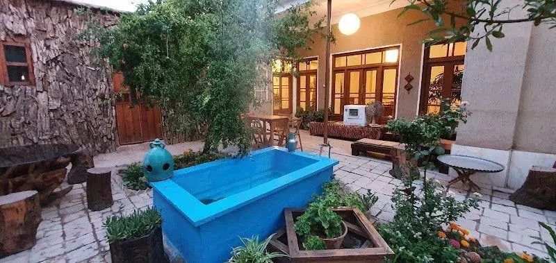 اقامتگاه مسافرخانه دوستن در محله خواجه عمید اصفهان