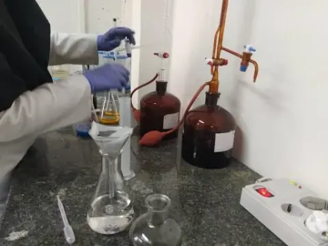 آزمایشگاه آب و خاک شرکت آبرام (آب راهبر محاسب)