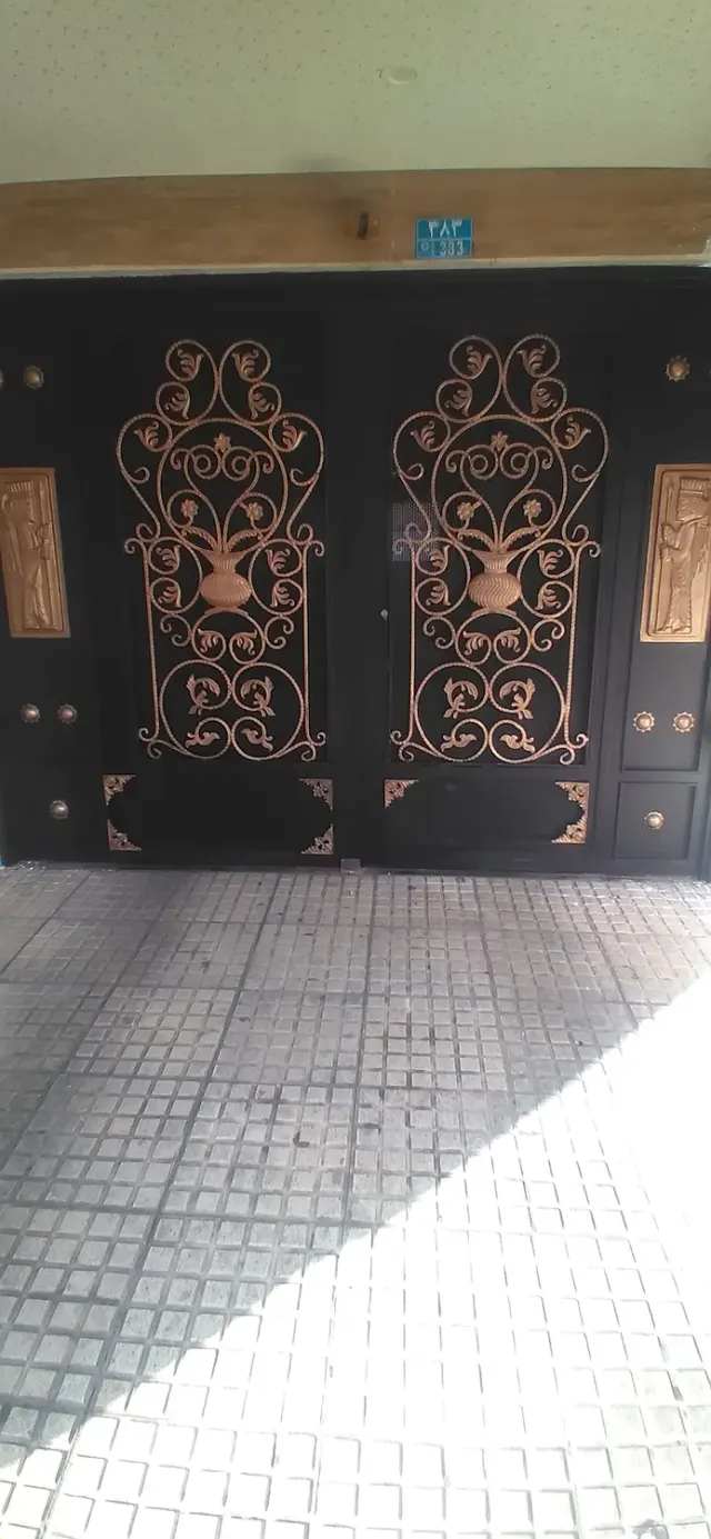 خدمات نقاشی ساختمان وحید