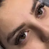 خدمات اکستنشن مژه و لیفت ابرو