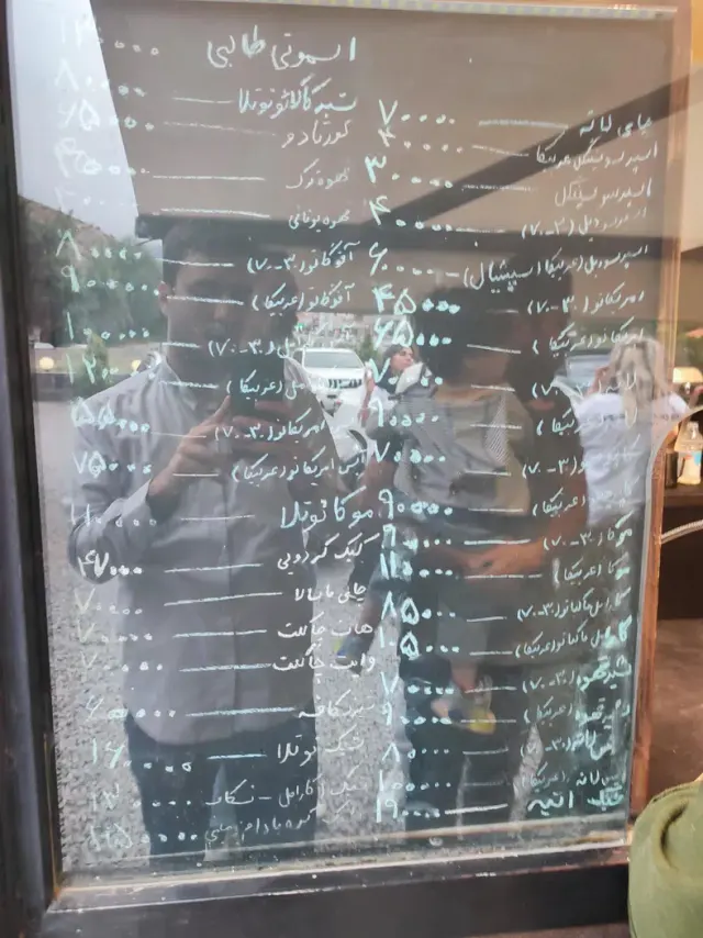 کافه بستنی برادران در آب اسک