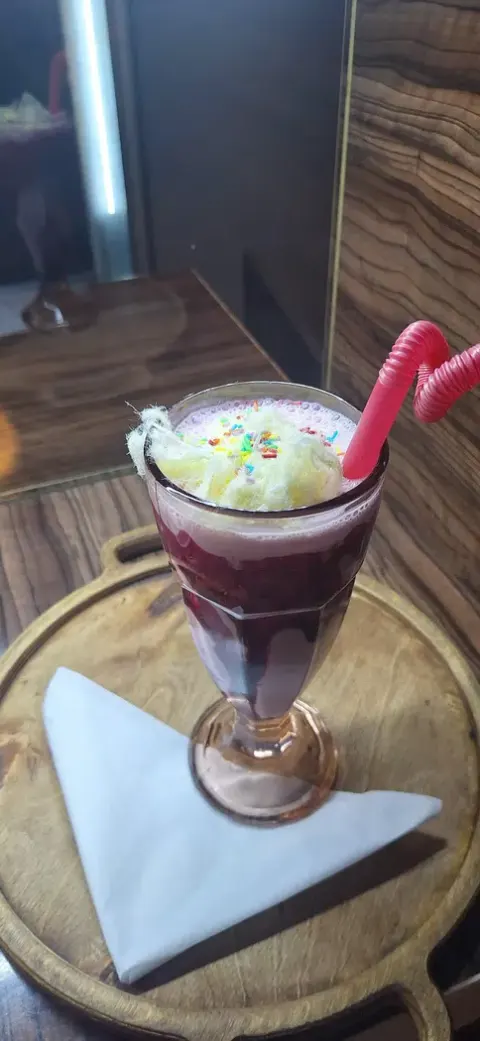 کافی شاپ هنر در دهدشت