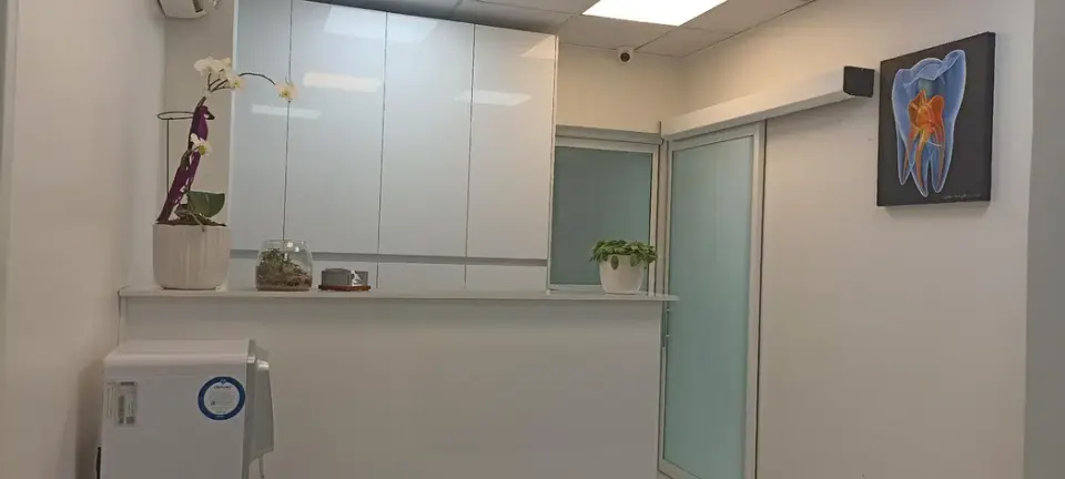 دندانپزشکی دکتر آرزو معزی