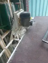 شیشه اتومبیل دوستدار