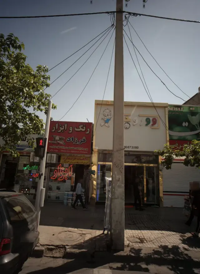 رنگ و ابزار فرزاد
