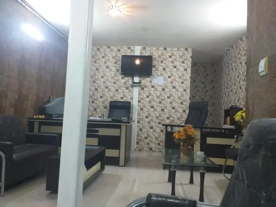 مشاور املاک پایتخت