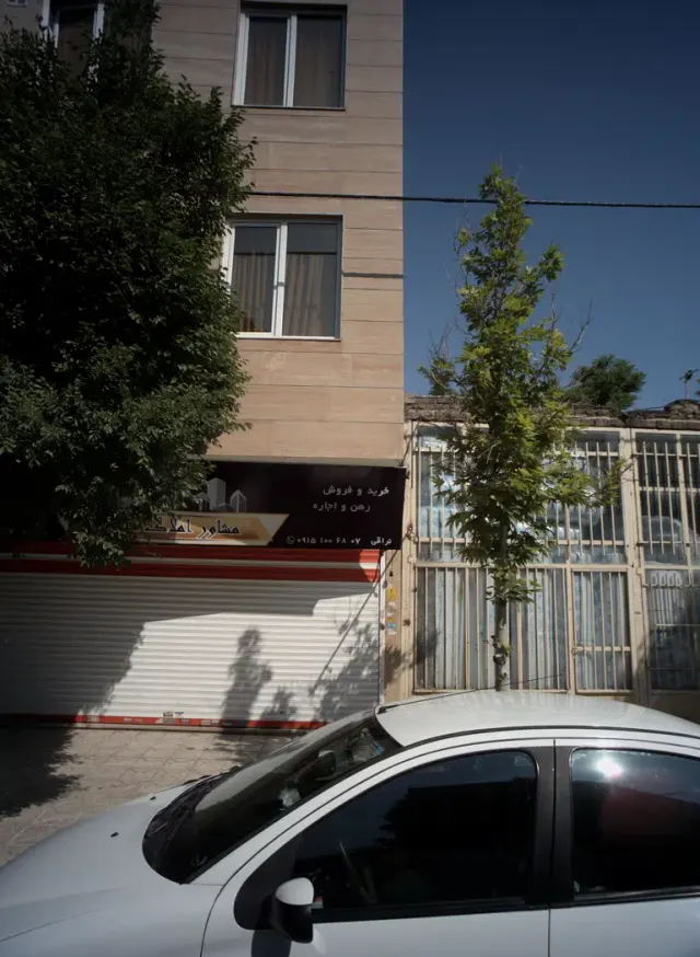 مشاور املاک مدرن