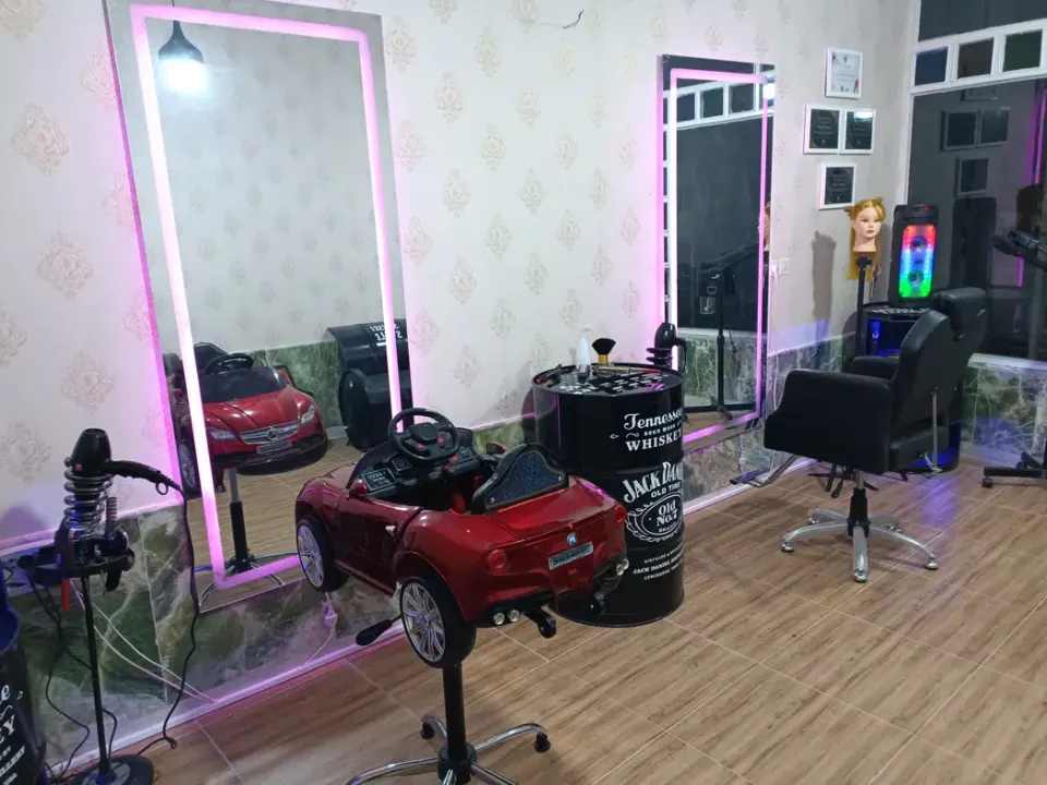 آرایشگاه مردانه سنسی