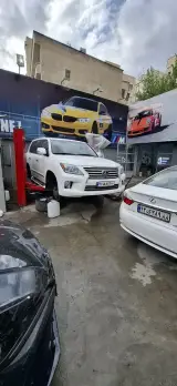 تعمیرگاه خدمات خودرویی یک(ماشین خارجی)