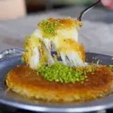 کافه باقلوا علی حان