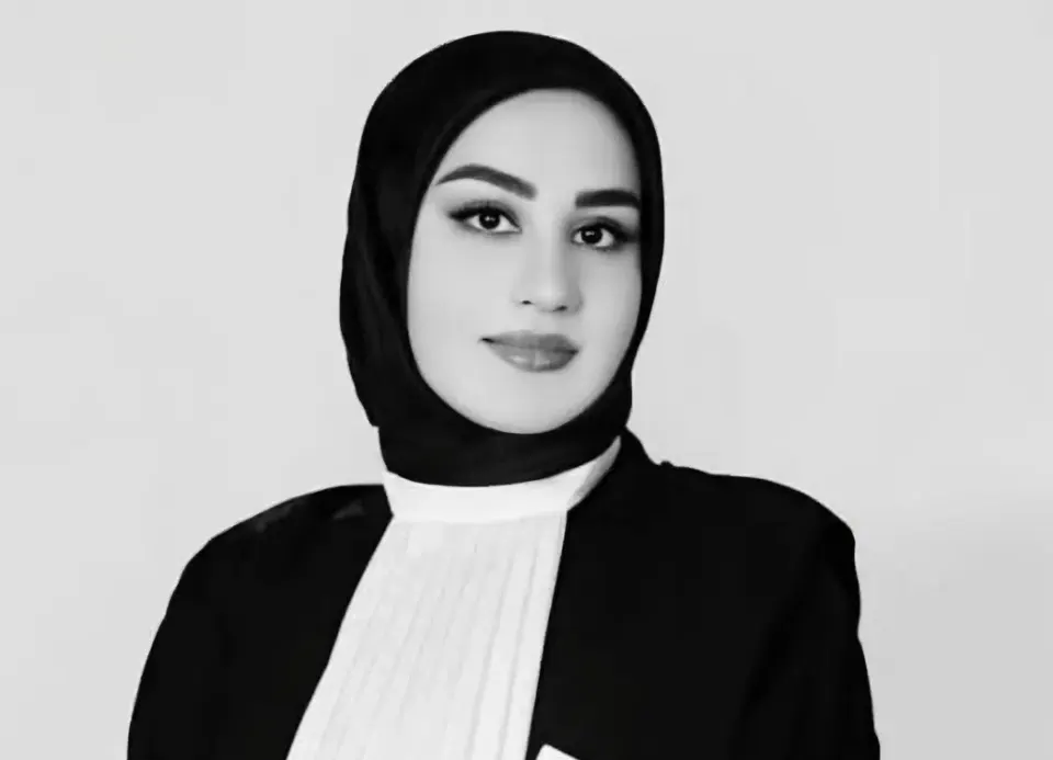 وکیل پایه یک دادگستری خانوم منتی