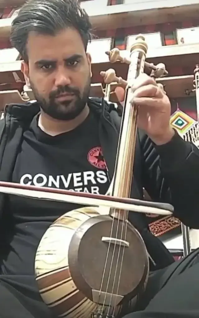 ساخت و فروش کمانچه کاکاوند در خرم آباد