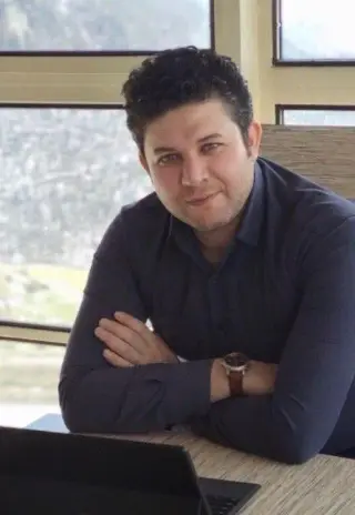 هاشم خدایاری متخصص روانشناسی و هیپنوتراپ