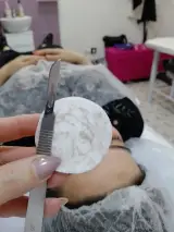 سالن تخصصی پاکسازی پوست نازلی