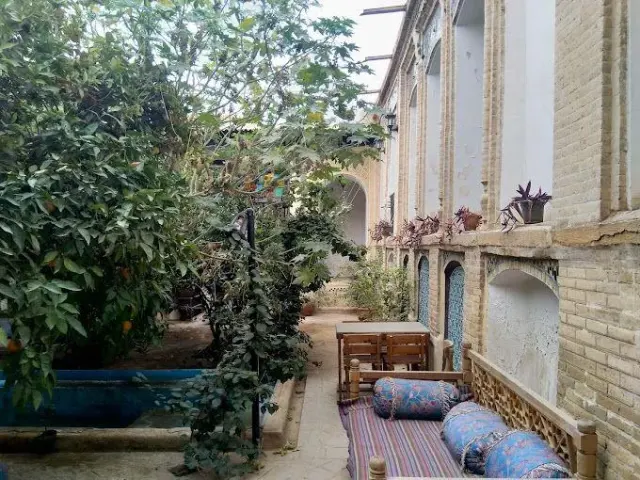 اقامتگاه بوم گردی عمارت قاجاریه