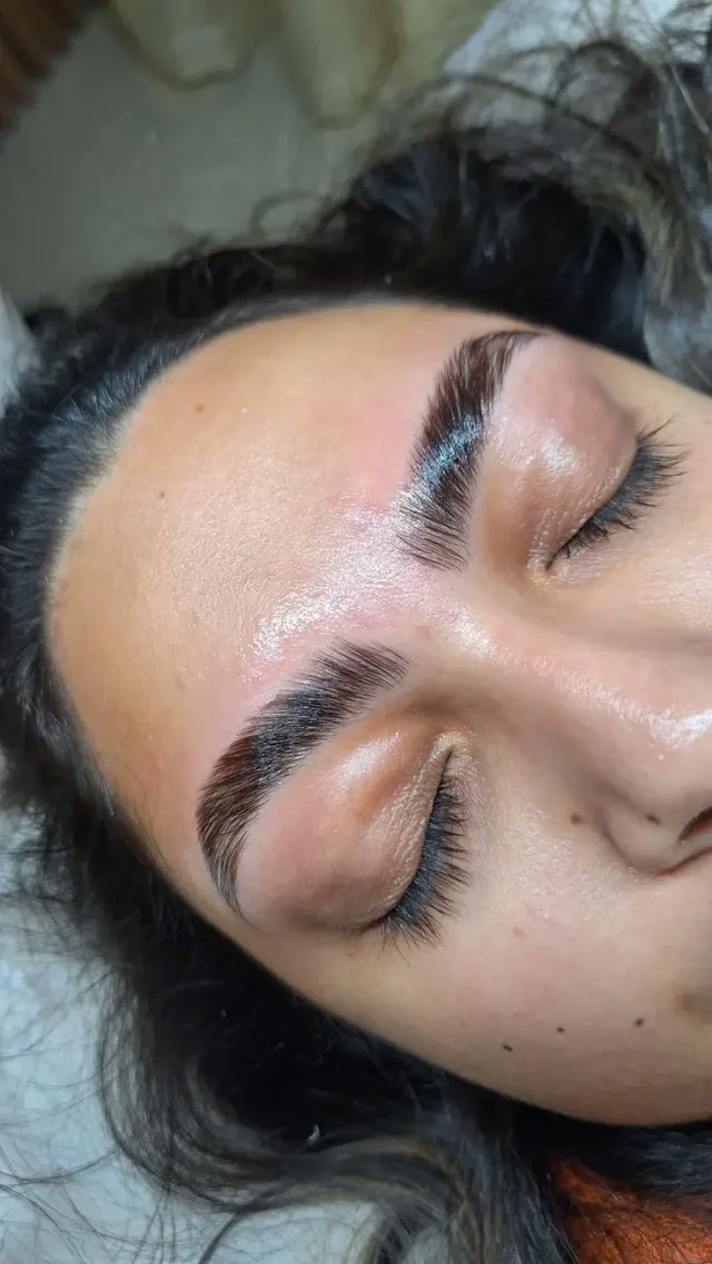 خدمات اکستنشن ولیفت مژه ابرو ریحانه
