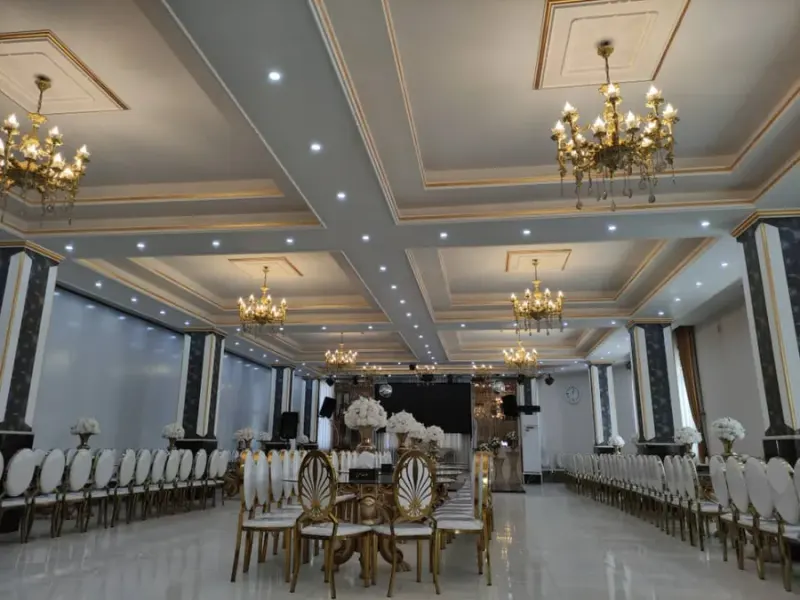 تالار عمارت سرخ