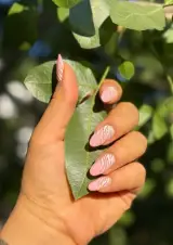 آموزش و خدمات تخصصی کاشت ناخن سحر