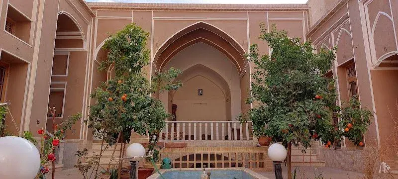 بومگردی خان و بانو