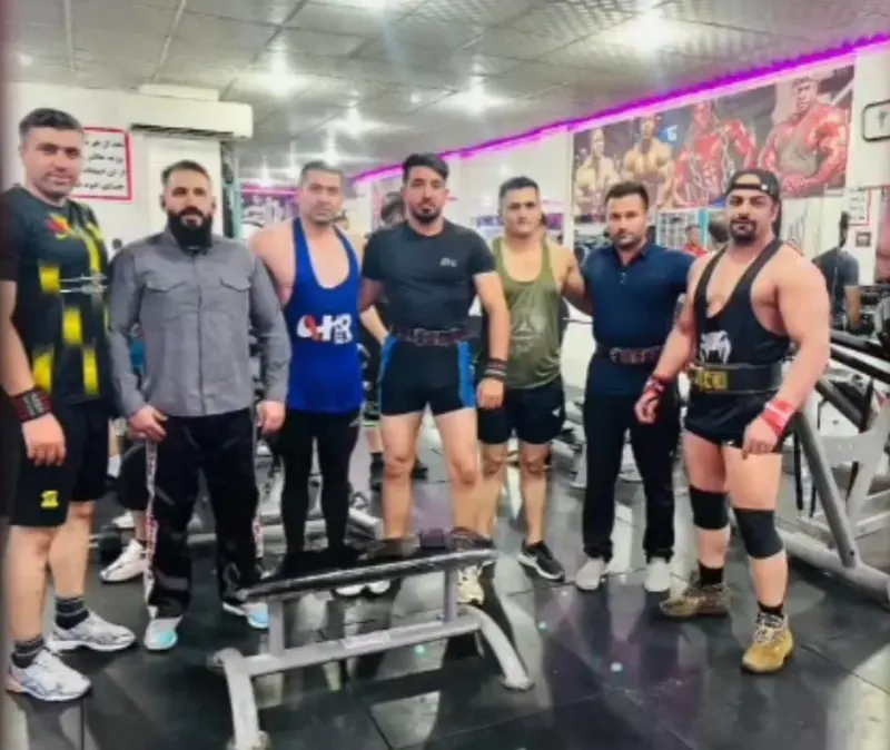 باشگاه بدنسازی دنا