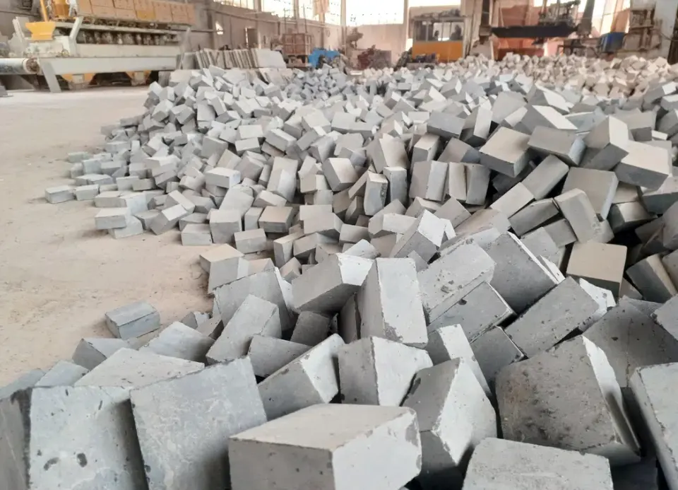 سنگبری کوهرنگ،نجف آباد_سنگ کیوبیک سنا