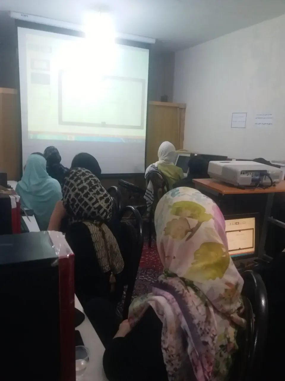 آموزشگاه کامپیوتر، زبان خارجی و حسابداری دانشوران