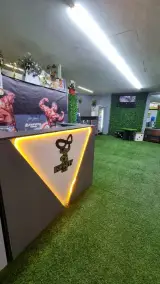 باشگاه بدنسازی بینهایت