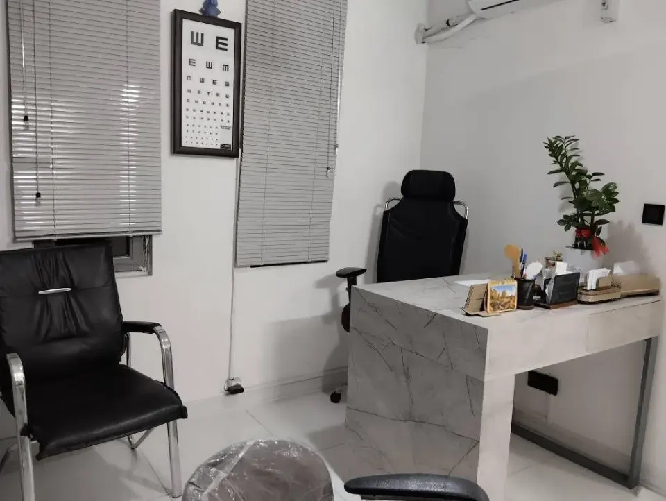 عینک ایلیا (آمنه دانشیار)