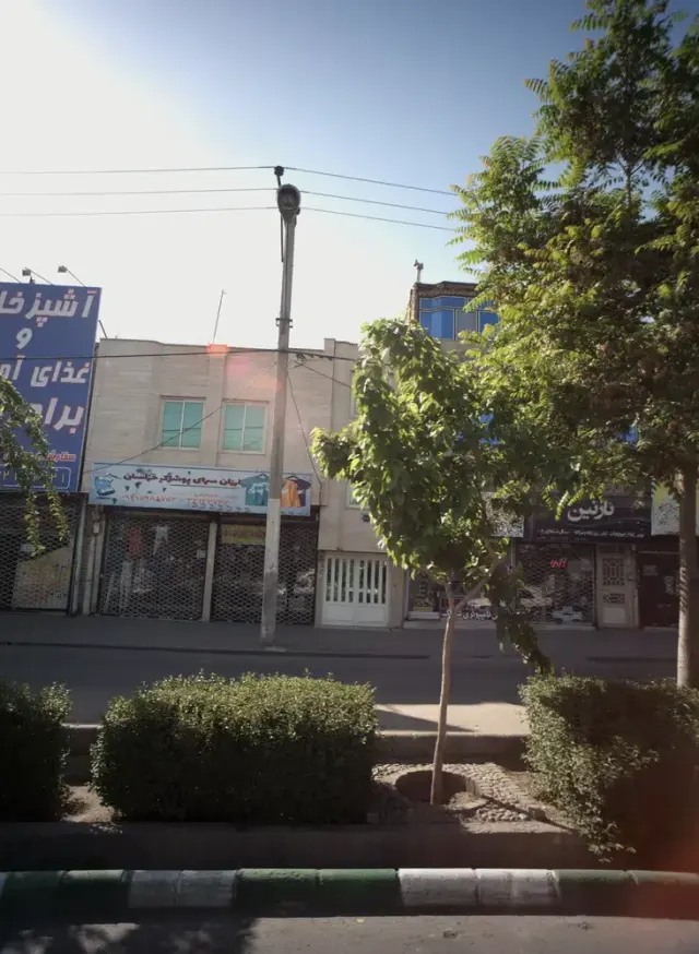 فروشگاه پوشاک نازنین