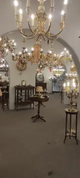 فروشگاه و نمایشگاه مرکزی لوستر چشمگیر