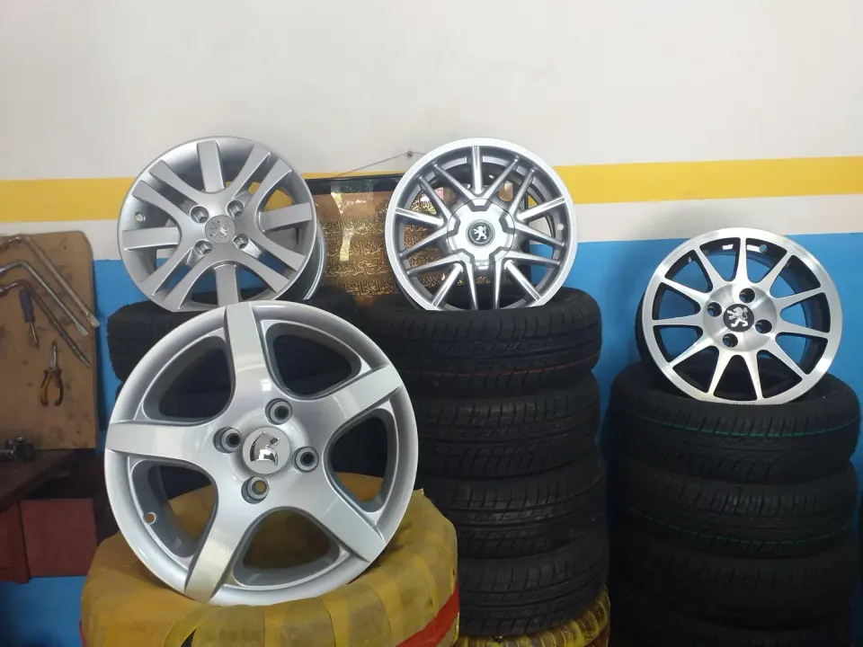 لاستیک فروشی و آپاراتی سینا