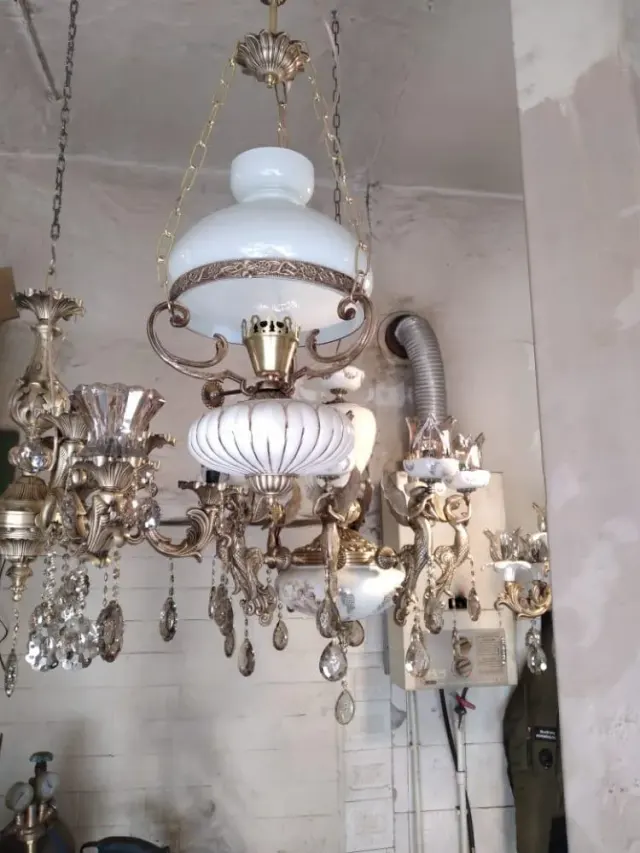 لوستر عرشیا