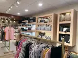 فروشگاه کیف و پوشاک و رومیزی مرات