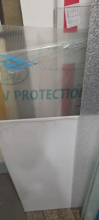شیشه بری وقاب عکس pvc وتوری پلیسه ای کشویی وانواع طلق پلی کربنات وساده ومات شمال تهران