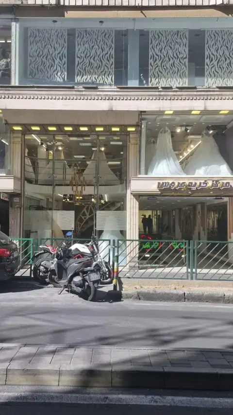 مزون مهر و ماه