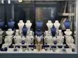طراحی و اجرای انواع ویترین طلافروشی هنرمانکن