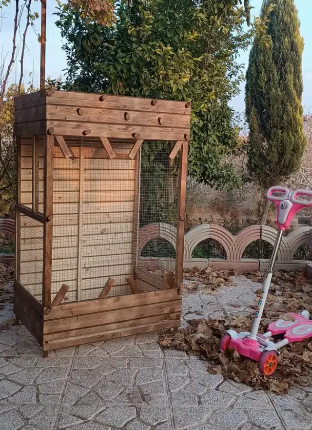 ملزومات پرندگان و پرنده فروشی کلبه چوبی