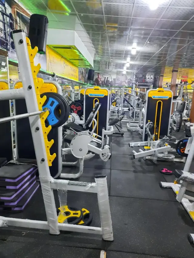 باشگاه بدنسازی و تناسب اندام کربن