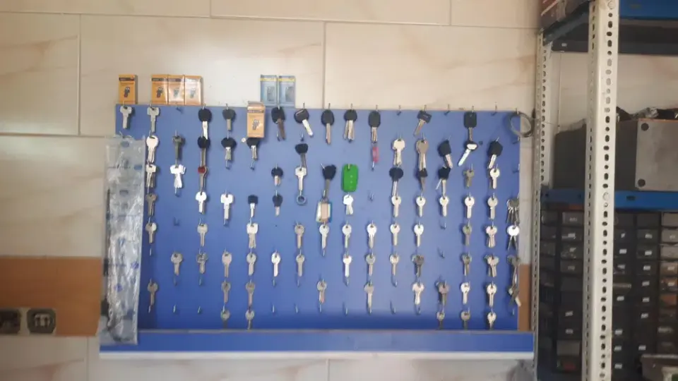 قفل وکلید سازی اتومبیل و منازل اسکندری